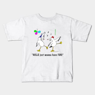 Gulls just wanna have fun Kids T-Shirt